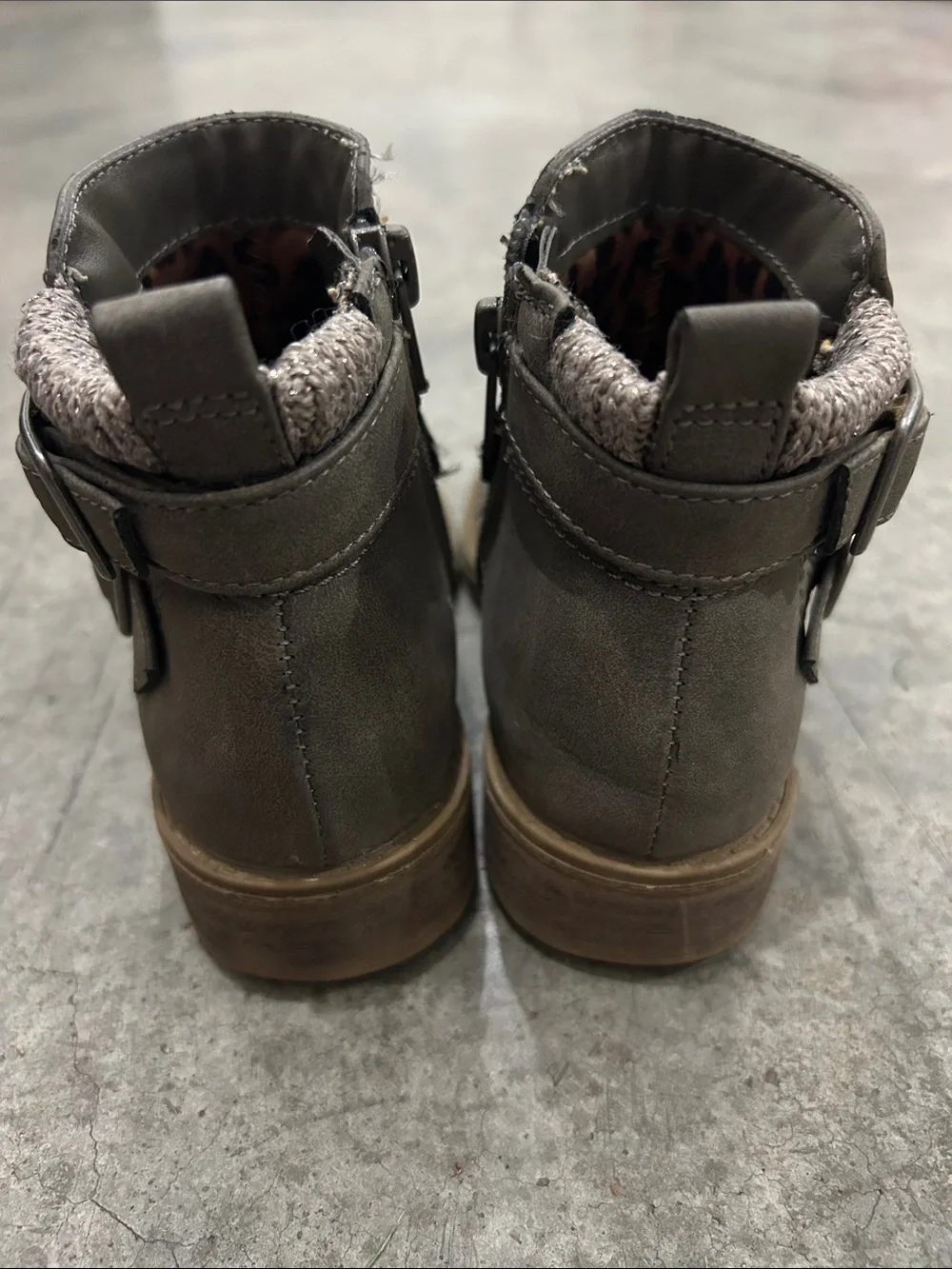 Girls Insulated Winter Boots in Black and Pink and Gray Booties